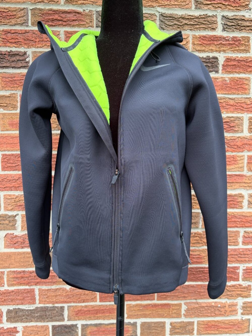 Nike Men's Therma-Sphere Max Full-Zip Hoodie – Black/Volt – M
